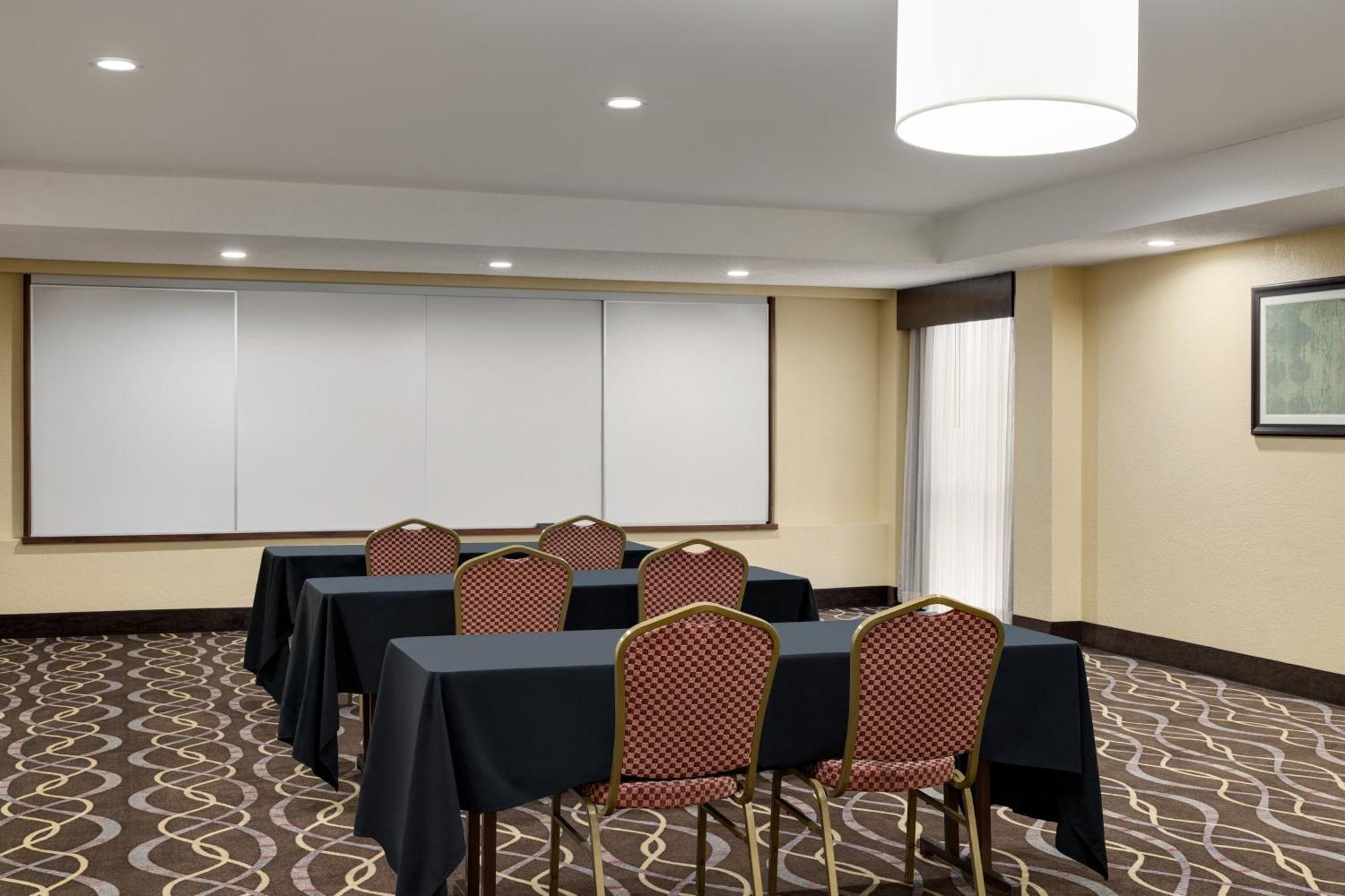 Americinn By Wyndham Grand Rapids Airport North Каскейд Экстерьер фото